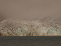 Czoło tego lodowca w ciągu kilkudziesięciu lat cofnęło się na tyle, że odsłoniła się przed nim kamienista plaża.
Fot. Liliana Keslinka-Nawrot